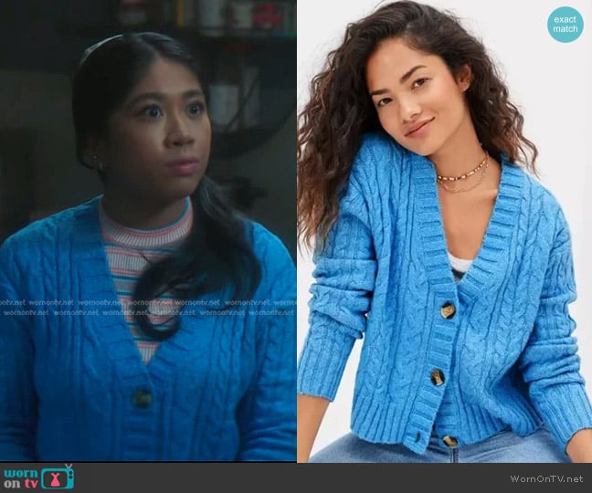 American Eagle Cropped Cable Knit Cardigan worn by Jesse Fan (Geraldine Chiu) on Nancy Drew