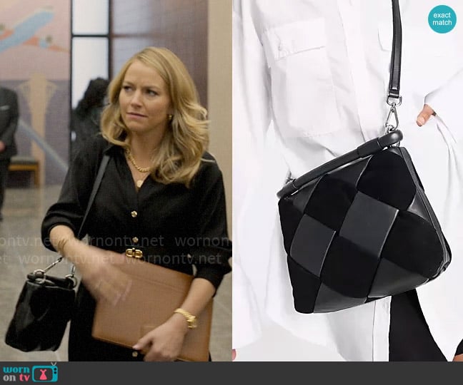 & Other Stories Leather and suede braided cross body bag in black worn by Lorna Crane (Becki Newton) on The Lincoln Lawyer