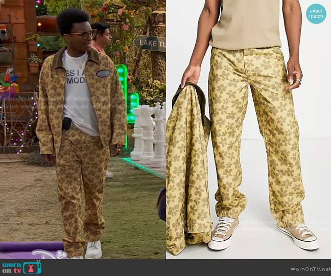 Reclaimed Vintage Inspired 00s baggy jean in tonal print worn by Noah Lambert (Israel Johnson) on Bunkd