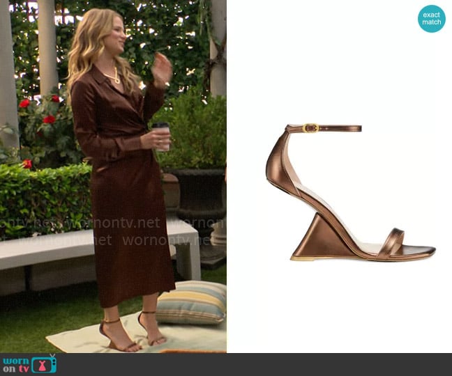 Stuart Weitzman Nudistrebel Sculptural Heel worn by Summer Newman (Allison Lanier) on The Young and the Restless