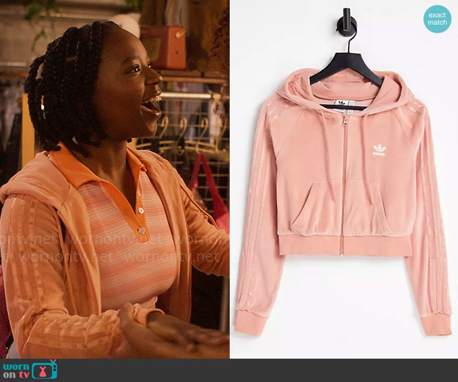 Adidas Relaxed Risque velour zip through hoodie in blush worn by Tara Jones (Corinna Brown) on Heartstopper