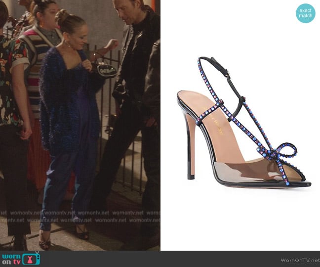 Andrea Wazen Kay Bow Slingback Pumps worn by Carrie Bradshaw (Sarah Jessica Parker) on And Just Like That