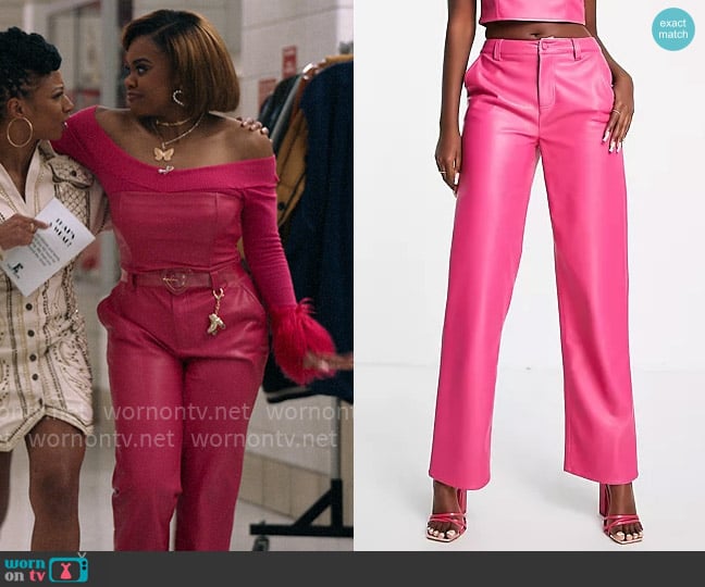 ASOS Design Faux leather straight leg pants in pink worn by Kourtney (Dara Renee) on High School Musical The Musical The Series