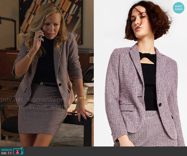 Bar III Single-Button Long Sleeve Blazer worn by Lorna Crane (Becki Newton) on The Lincoln Lawyer