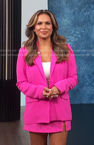 Carolina's pink blazer and skirt on E! News