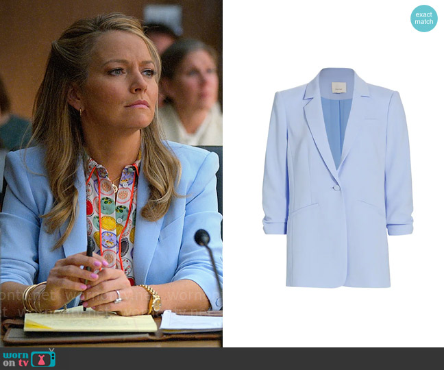 Cinq a Sept Khloe Blazer in Icicle worn by Lorna Crane (Becki Newton) on The Lincoln Lawyer