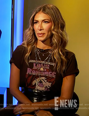 Erin's black Love and Romance graphic tee on E! News