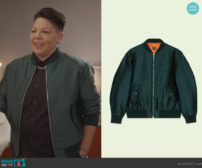 WornOnTV: Che’s green bomber jacket on And Just Like That | Sara ...
