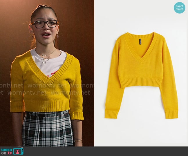 H&M Short Sweater worn by Emmy (Liamani Segura) on High School Musical The Musical The Series