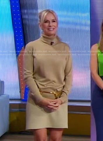 Jennifer’s metallic belt on Good Morning America