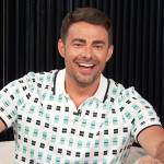 Jonathan Bennett’s white geometric print polo on E! News