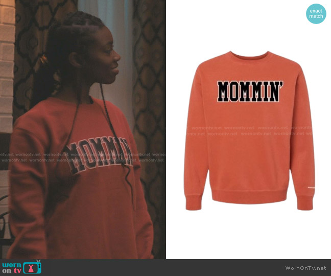 Mamasentials Mommin Sweatshirt worn by Kiesha Williams (Birgundi Baker) on The Chi