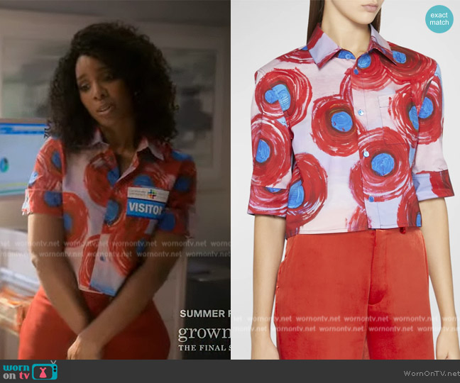 Marni Abstract-Print Boxy Crop Shirt worn by Kelly Rowland (Kelly Rowland) on Grown-ish