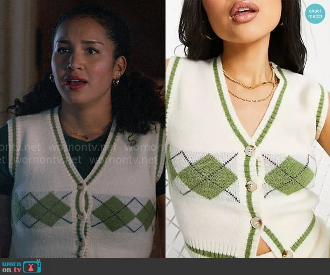 Missguided Argyle print oversized sleeveless vest in green worn by Gina (Sofia Wylie) on High School Musical The Musical The Series