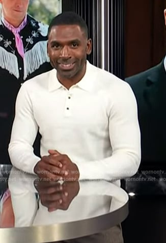 Justin’s white henley polo on E! News