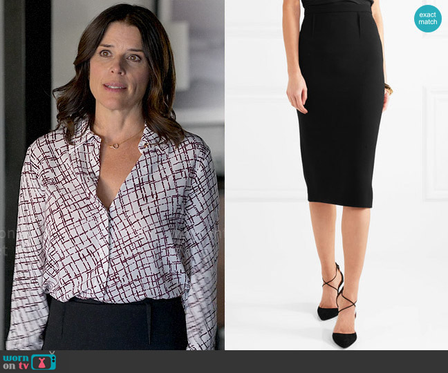 Roland Mouret Arreton Skirt worn by Maggie McPherson (Neve Campbell) on The Lincoln Lawyer