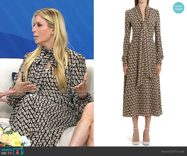 WornOnTV: Jill’s beige V-logo print tie neck dress on Today | Jill ...