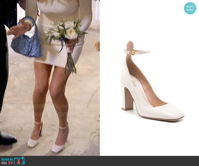 Valentino Garavani Square Toe Pumps worn by Lorna Crane (Becki Newton) on The Lincoln Lawyer