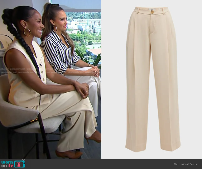 Vince Drop-Waist Pleated Crepe Trousers worn by Lizzy Mathis on E! News