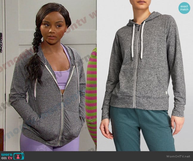 Vuori Halo Performance Hoodie in Heather Grey worn by Chanel Dupree (Raven Bowens) on Days of our Lives