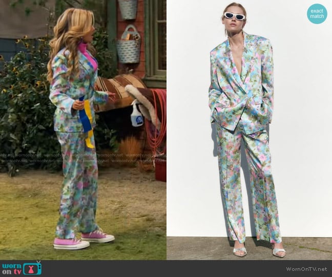 Zara Printed Satin Effect Blazer and Pants worn by Destiny Baker (Mallory James Mahoney) on Bunkd