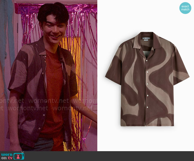 Zara Wavy Print Shirt worn by Tao Xu (William Gao) on Heartstopper