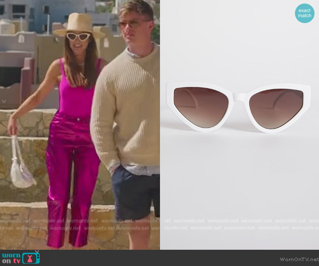 Peta and Jain Lacey Sunglasses worn by Polly Brindle (Polly Brindle) on Selling the OC