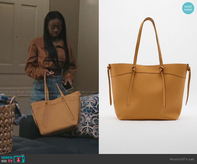 Zara Tote Bag in Mustard worn by Kiesha Williams (Birgundi Baker) on The Chi