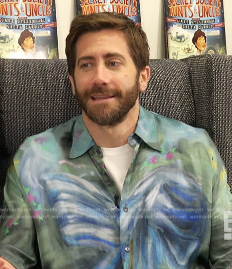 Jake Gyllenhaal’s blue printed shirt on E! News