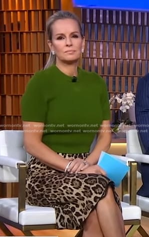 Jennifer’s green short sleeve sweater and leopard skirt on Good Morning America