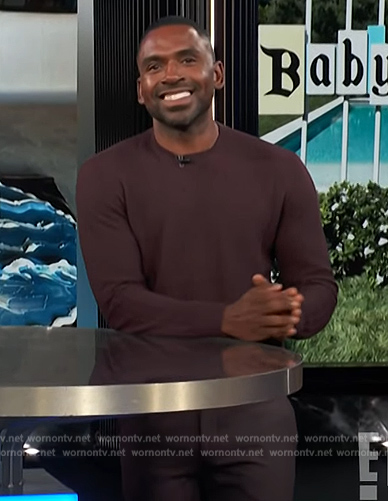 Justin’s burgundy textured sweater on E! News