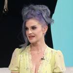 Kelly Osbourne’s yellow floral print lace trim dress on E! News