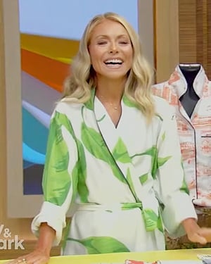 Kelly's banana leaf print robe on Live with Kelly and Mark
