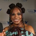 Sheryl Lee Ralph’s brown printed halter dress on Extra