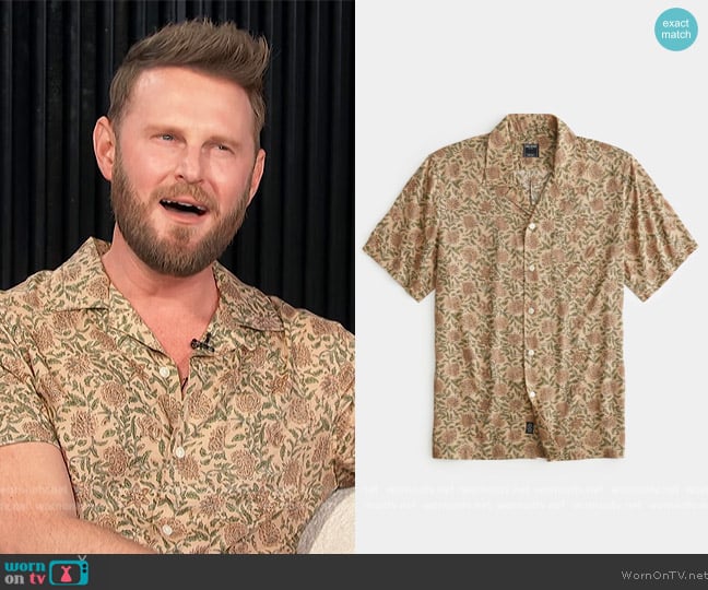 Todd Snyder Tan Floral Camp Collar Shirt worn by Bobby Berk on E! News