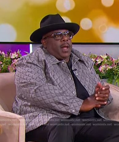 Cedric the Entertainer's gray printed overshirt on The Jennifer Hudson Show