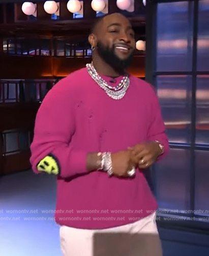 Davido's pink distressed patch sweater on The Kelly Clarkson Show