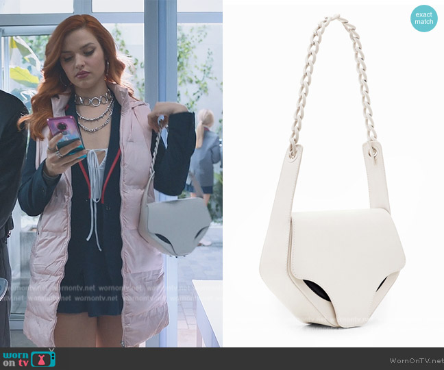 Desigual Maitrepierre leather bag worn by Chloe (Mirela Balic) on Elite