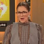 Drew’s houndstooth print blouse and leather skirt on The Drew Barrymore Show