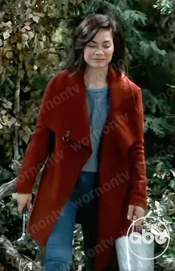 Elizabeth’s red coat on General Hospital