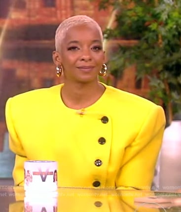 Kara Young's yellow padded shoulder jacket on The View