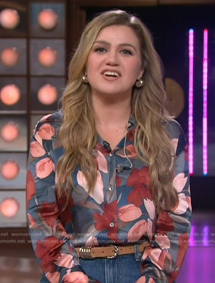 WornOnTV: Kelly Clarkson’s floral print blouse on Kelly Clarkson Show ...