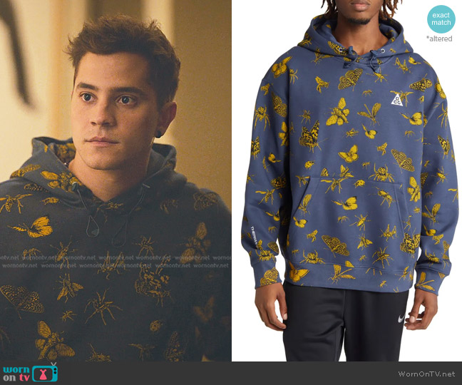 Nike Bug Print Cotton Blend Therma-FIT Hoodie worn by Iván Carvalho (André Lamoglia) on Elite