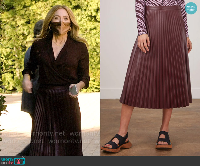 Proenza Schouler White Label Pleated Faux Leather Skirt worn by Salma (Sasha Alexander) on The Morning Show