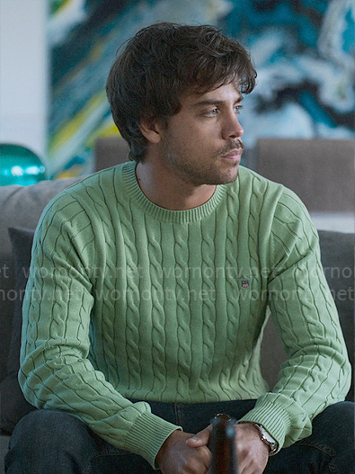 Raul’s green cable knit sweater on Elite