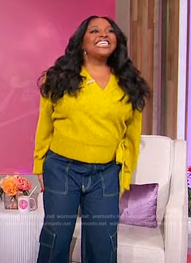 WornOnTV: Sherri’s yellow tie waist sweater and jeans on Sherri ...
