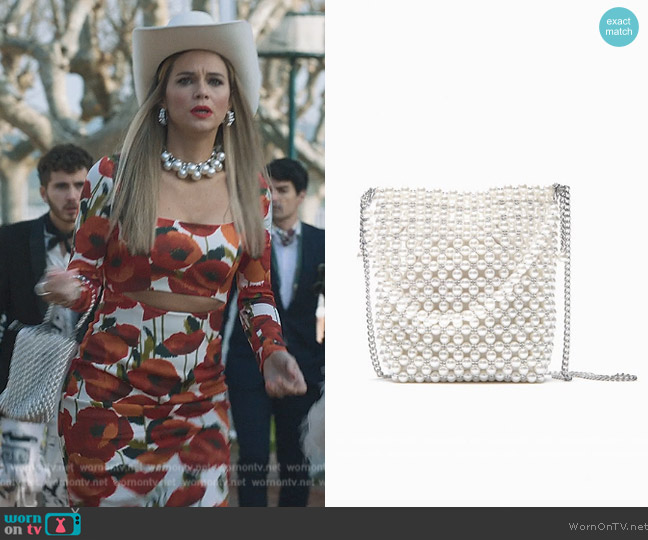 Zara Pearl Bead Mini Bucket Bag worn by Luz Cirpriota (Luz Cirpriota) on Elite