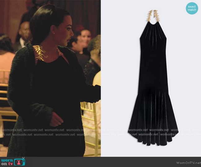 Schiaparelli Draped Dove Dress worn by Kim Kardashian (Kim Kardashian) on The Kardashians