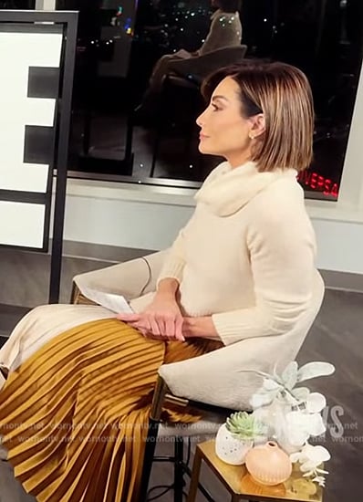 Courtney Lopez’s mixed media turtleneck dress on E! News