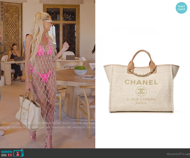 Chanel Deauville Tote worn by Emma Hernan on Selling Sunset